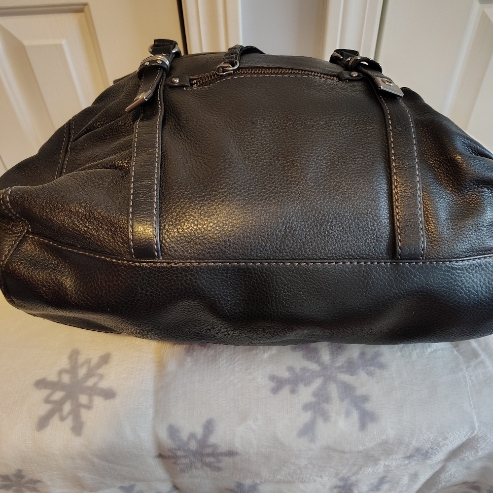 The Sak Black Leather Classic Shoulder And Crossbody Bag - Picture 4 of 12